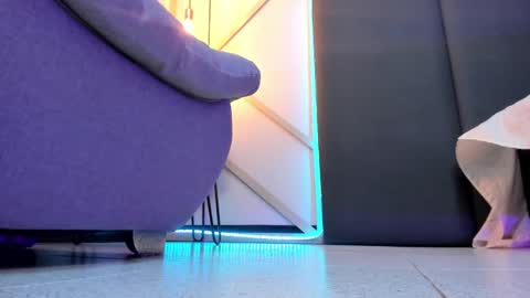 sophieharris__ online show from 18, 2, 2025