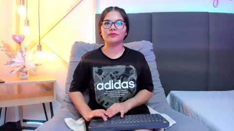 sophieharris__ online show from 22, 2, 2025