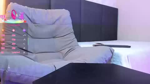 sophieharris__ online show from 15, 9, 2025