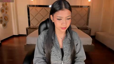 Sophie Houston online show from 22, 4, 2026