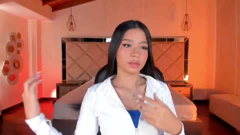 Sophie Houston online show from 24, 4, 2026