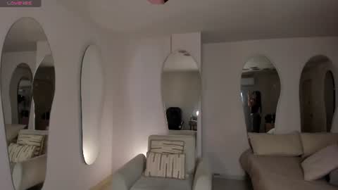 Sophie Houston online show from 25, 6, 2026