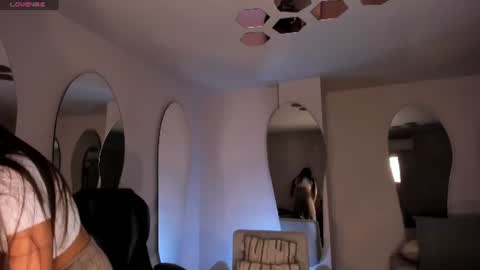 Sophie Houston online show from 5, 7, 2026