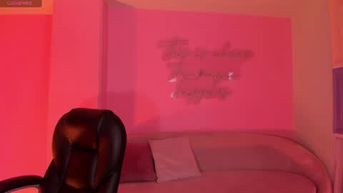 Sophie Houston online show from 7, 7, 2026