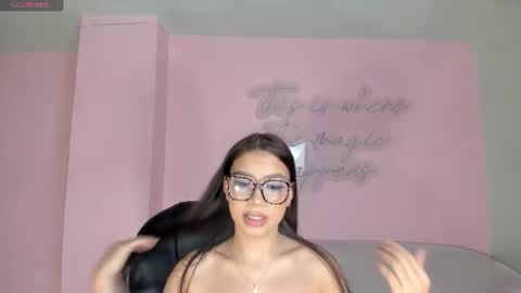 Sophie Houston online show from 8, 7, 2026