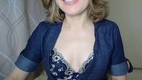 Snapshot of sophiemisss chatting on 9, 10, 2025 Sophiemisss online show from 9, 10, 2025