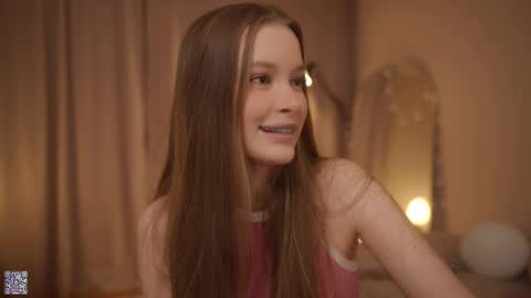 Snapshot of sophiephoria chatting on 9, 3, 2025 Sophie Next stream 3 online show from 9, 3, 2025