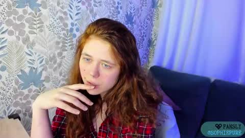 Snapshot of sophiepure chatting on 28, 10, 2025 Sophie online show from 28, 10, 2025