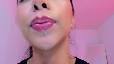 Snapshot of sophierooy chatting on 5, 5, 2026 sophierooy online show from 5, 5, 2026