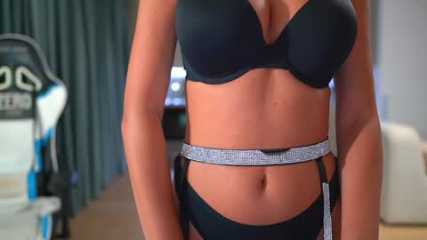 Snapshot of sophiesticate chatting on 23, 10, 2025 online show from 23, 10, 2025