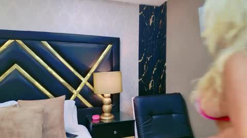 SophieWinslow online show from 19, 4, 2026