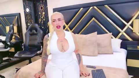Snapshot of sophiewinslow chatting on 1, 5, 2026 SophieWinslow online show from 1, 5, 2026