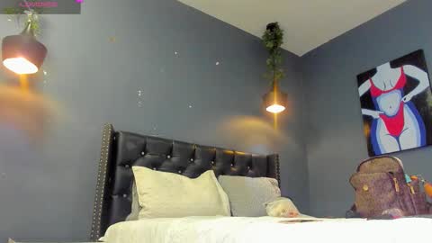 Snapshot of sophiietaylor_ chatting on 13, 10, 2025 Sophie Taylor online show from 13, 10, 2025