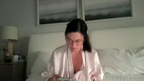 Snapshot of sotamom chatting on 28, 5, 2026 NaughtyMommy online show from 28, 5, 2026
