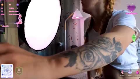 Snapshot of space_danger chatting on 10, 9, 2025 space danger online show from 10, 9, 2025