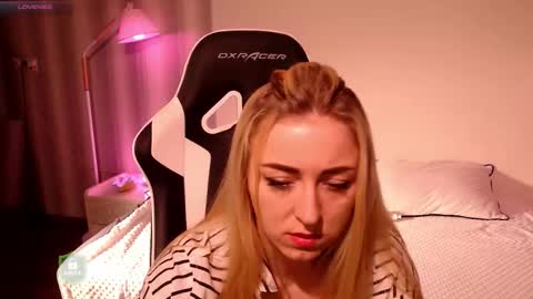 Snapshot of space_danger chatting on 21, 12, 2025 space danger online show from 21, 12, 2025