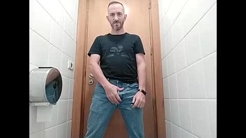 Snapshot of spanishharddick chatting on 21, 10, 2025 Manu online show from 21, 10, 2025