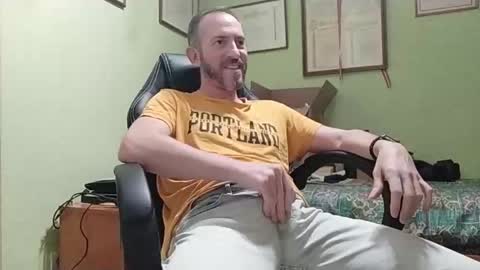 Snapshot of spanishharddick chatting on 14, 12, 2025 Manu online show from 14, 12, 2025