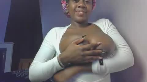 Snapshot of spicy_cherrie chatting on 22, 4, 2026 cherrie online show from 22, 4, 2026
