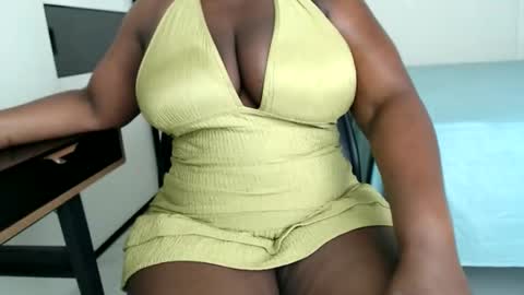 SPICYCHOCSTRAW online show from 2, 3, 2026