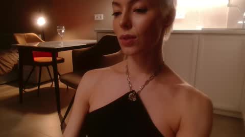 Elizabeth online show from 16, 10, 2025