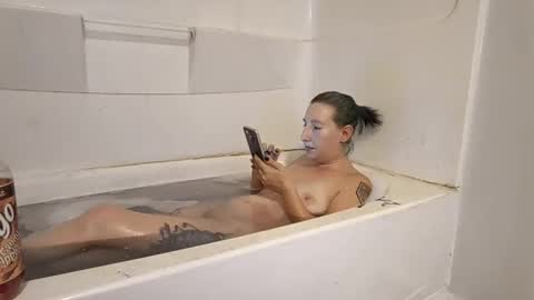 Snapshot of spookyqueen69 chatting on 18, 11, 2025 Kova online show from 18, 11, 2025