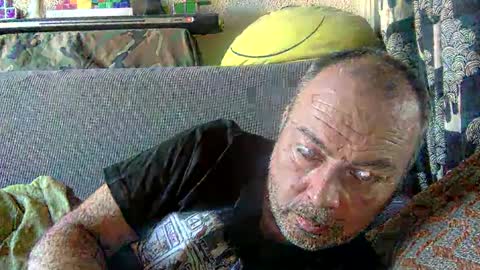 Snapshot of srekos38 chatting on 15, 2, 2025 srekos38 online show from 15, 2, 2025
