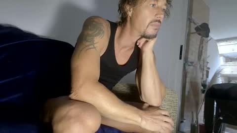 Snapshot of st_amor chatting on 13, 10, 2025 St Amor online show from 13, 10, 2025