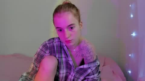 Snapshot of stacey_brow chatting on 7, 5, 2026 stacey online show from 7, 5, 2026