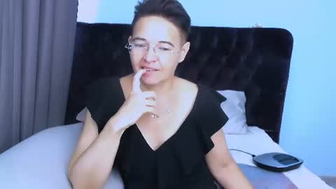 Snapshot of staceydarling chatting on 28, 7, 2026 staceydarling online show from 28, 7, 2026