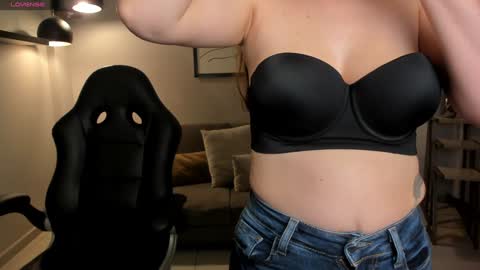 Snapshot of staceywood_ chatting on 29, 12, 2024 Stacy Woods online show from 29, 12, 2024