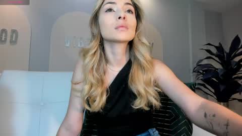 Stacy Woods online show from 23, 4, 2026