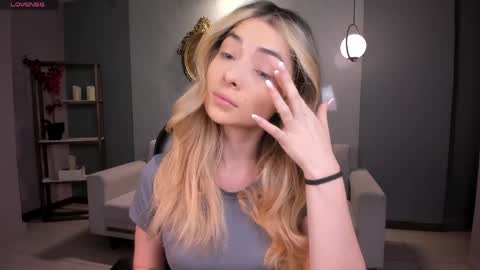 Stacy Woods online show from 9, 6, 2026