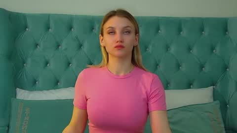 Snapshot of stacyevancesss chatting on 4, 5, 2026 StacyEvances online show from 4, 5, 2026