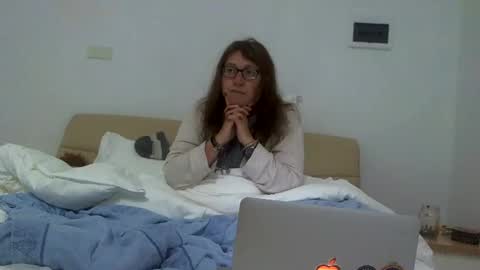 starlagurl online show from 19, 1, 2025