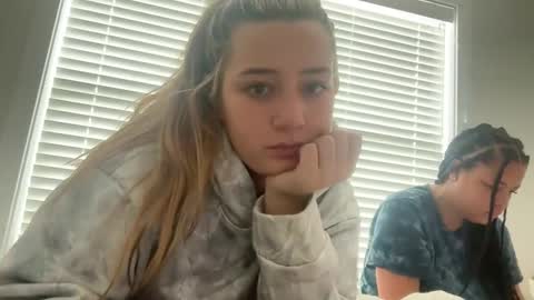 starqueenieee online show from 14, 2, 2025