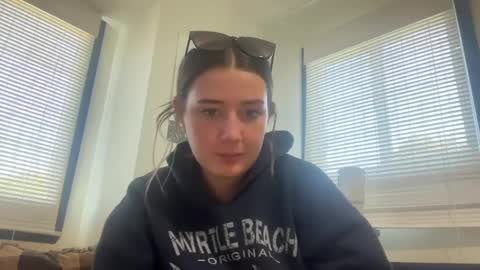 starqueenieee online show from 8, 9, 2025