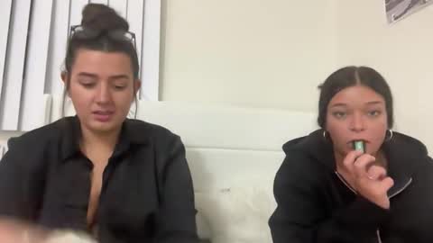 starqueenieee online show from 7, 11, 2025