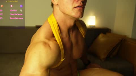 Snapshot of steevemuscle chatting on 17, 5, 2026 Steeve online show from 17, 5, 2026