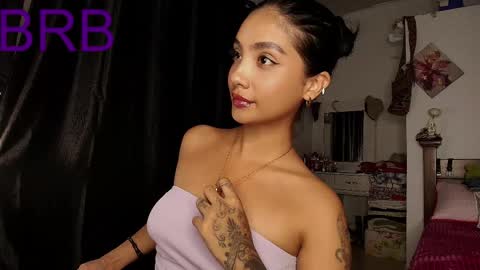 Im MiaIts my first day here  online show from 15, 9, 2025