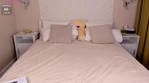 Stella Leee online show from 26, 4, 2026