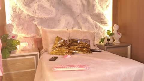 S T E L L A online show from 26, 4, 2026