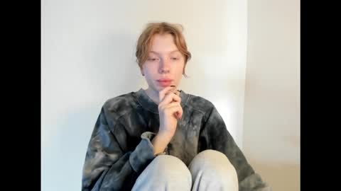 S T E L L A online show from 18, 11, 2025