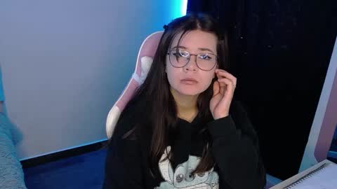 Snapshot of stepha_sweet chatting on 5, 3, 2025 Emma online show from 5, 3, 2025