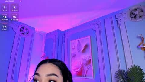 Snapshot of stephania_diamond chatting on 18, 12, 2025 online show from 18, 12, 2025