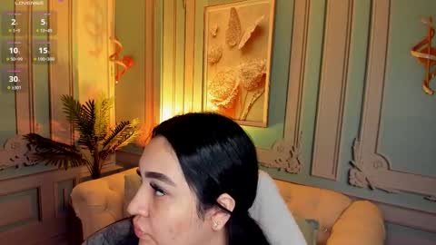 Snapshot of stephania_diamond chatting on 23, 12, 2025 online show from 23, 12, 2025