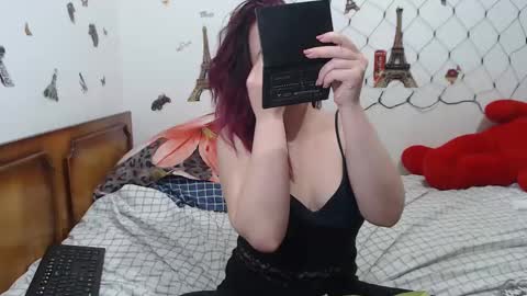 Stephanie   online show from 4, 3, 2025