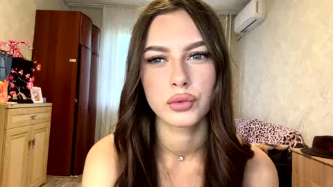 Stephani online show from 7, 6, 2026