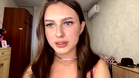 Stephani online show from 8, 6, 2026