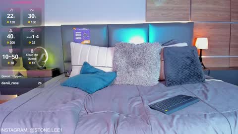 Stone Lee  online show from 15, 12, 2024